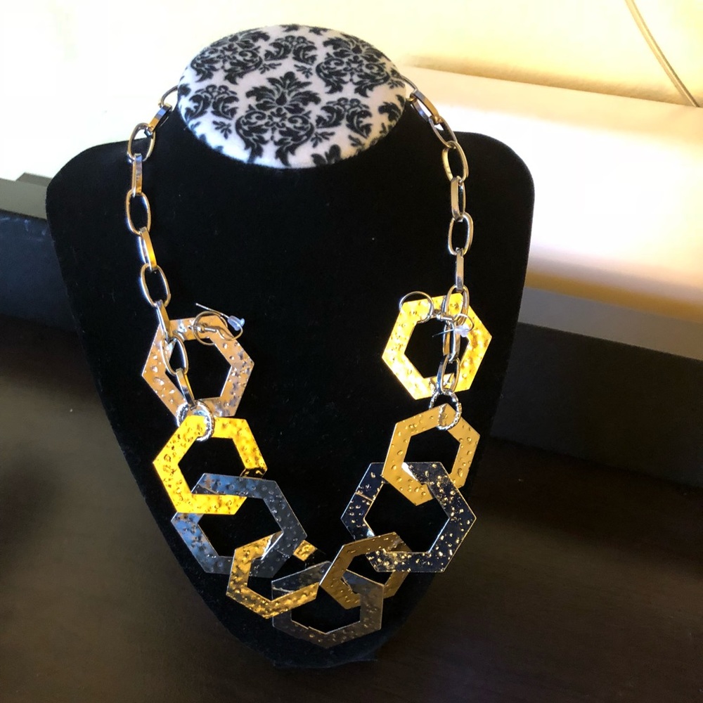 Necklace and earring set